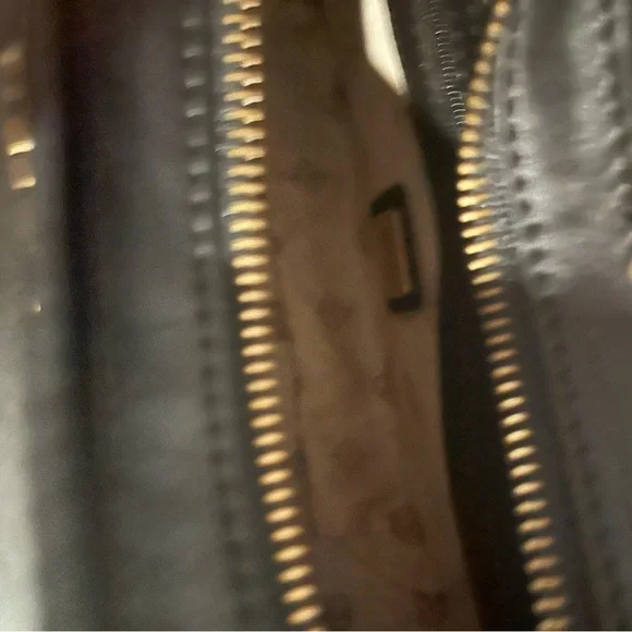 Guess Abey Flap Crossbody Bag - Picture 5 of 7